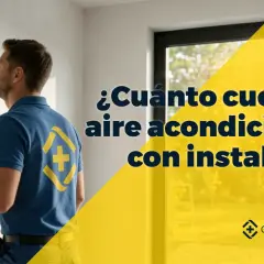 Técnico revisa unidad de aire acondicionado. ¿Cuánto cuesta un aire acondicionado con instalación?