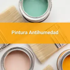 Pintura antihumedad y antimoho: pinceles y latas de pintura de colores pastel y verde menta.