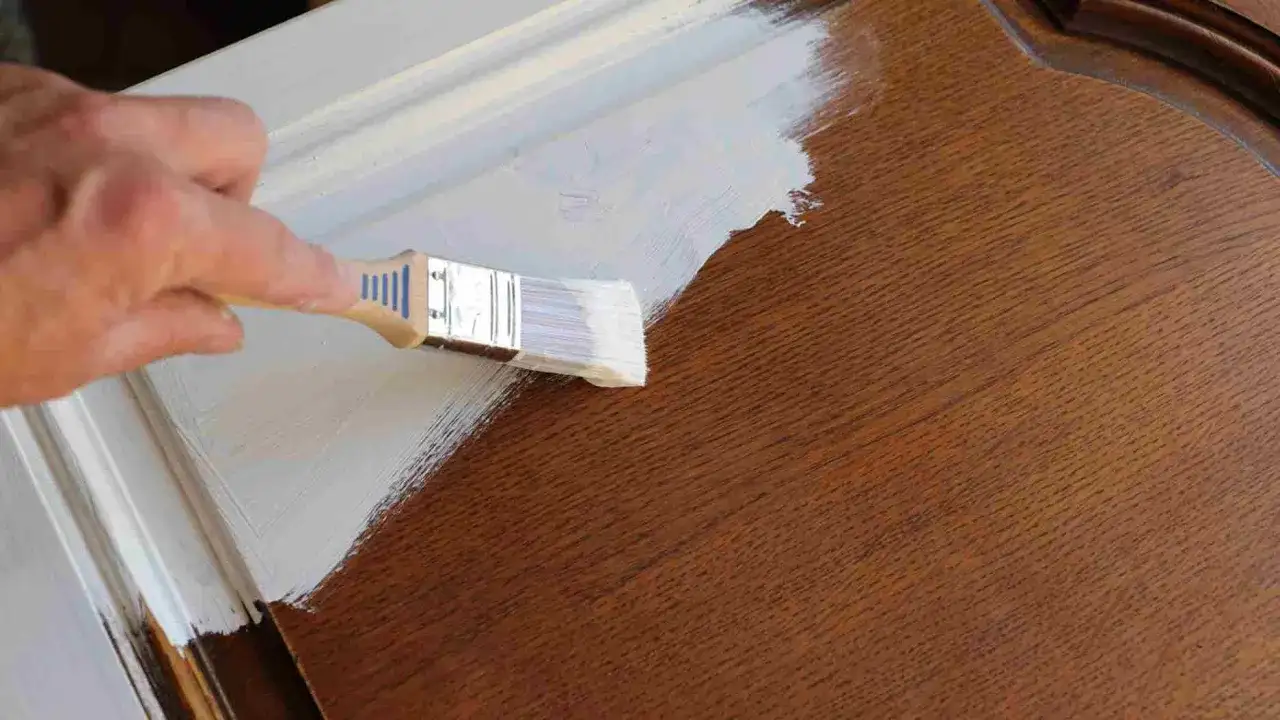 Cómo pintar puertas de madera y lograr un acabado sin marcas