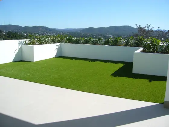 Césped artificial en terraza - ¿Es realmente buena idea?
