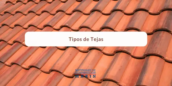 Detalle de varios tipos de tejas de barro, con un recuadro blanco que dice "Tipos de Tejas".