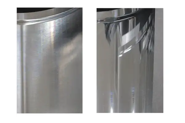 Comparación de superficies de aluminio: una muestra muestra el proceso de pulir aluminio, revelando un acabado brillante y reflectante, mientras que la otra muestra un acabado más opaco.